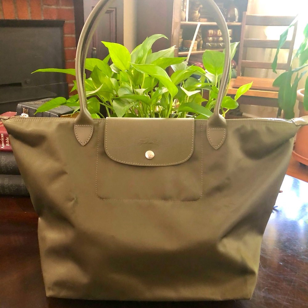 LONGCHAMP
Large LePliage Dark Green Nylon Tote